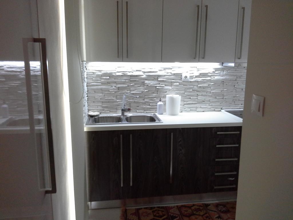 Apartment Near The Beach Атина Екстериор снимка